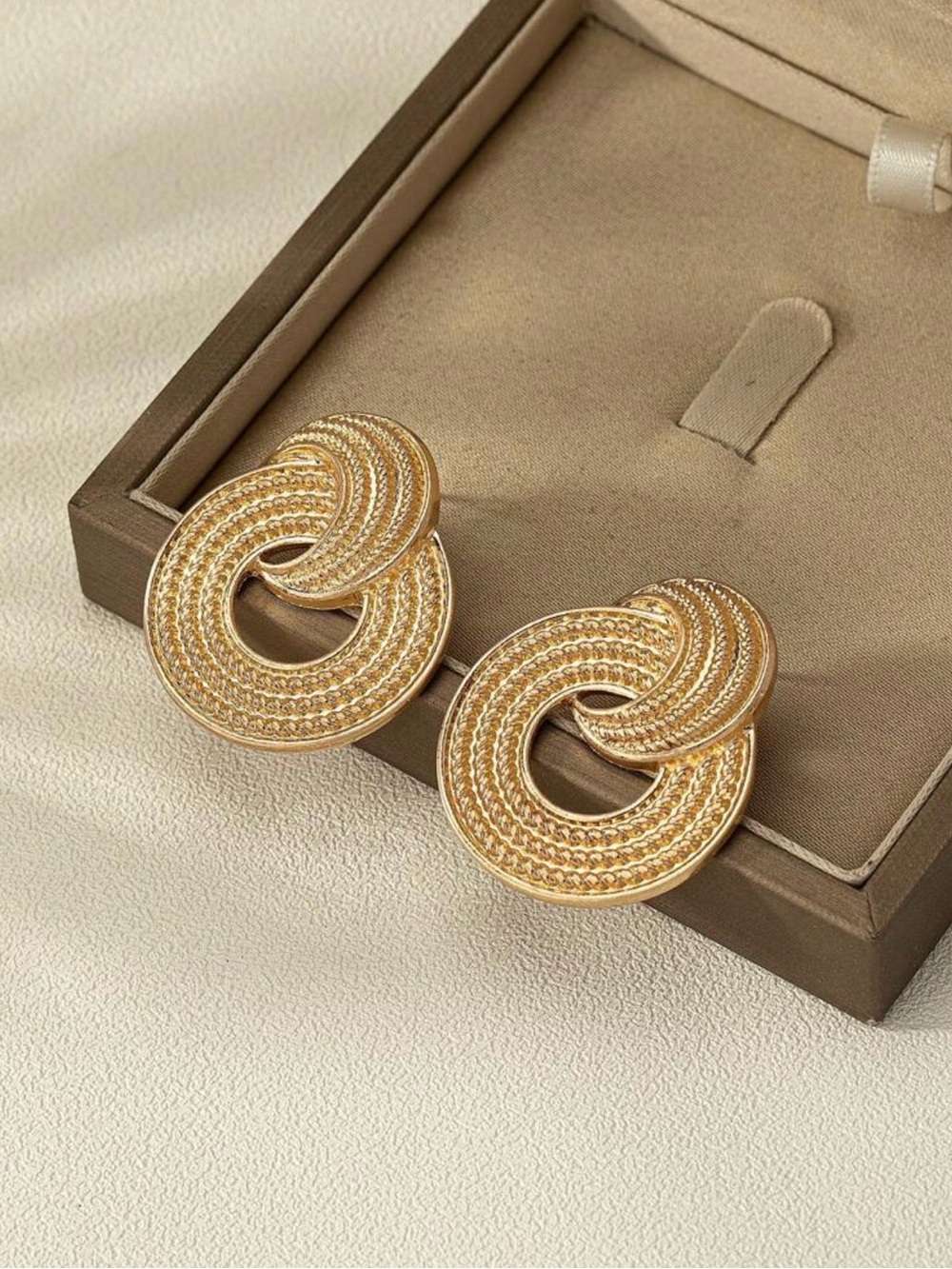 Gold Statement Knot Circle Earrings - Elegant Women Jewelry